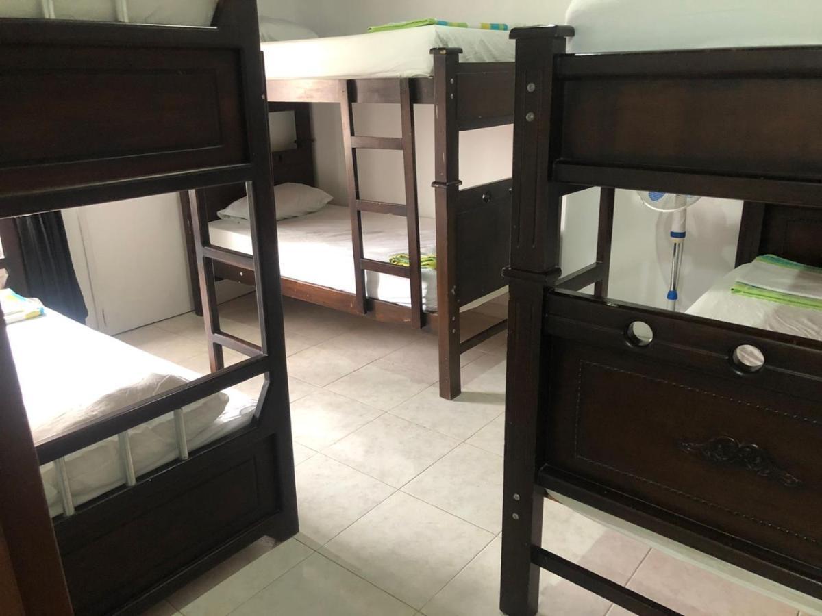 New Memphis Hostal Medellín Eksteriør billede