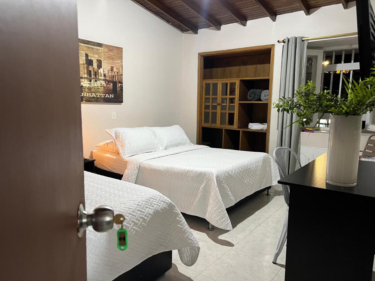 New Memphis Hostal Medellín Eksteriør billede