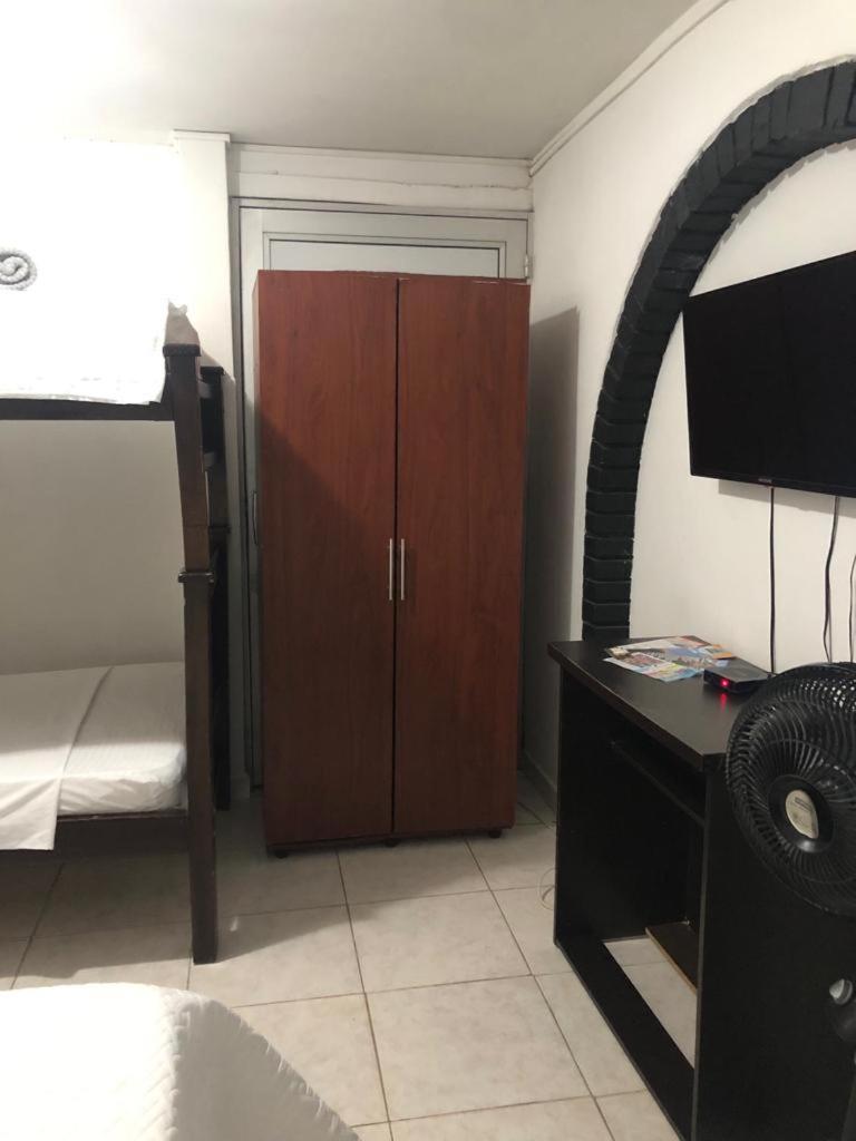 New Memphis Hostal Medellín Eksteriør billede