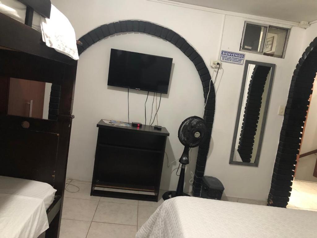 New Memphis Hostal Medellín Eksteriør billede