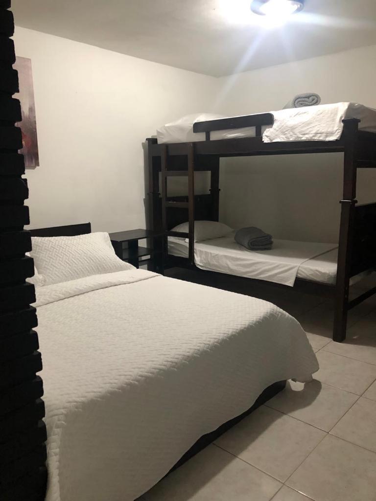 New Memphis Hostal Medellín Eksteriør billede