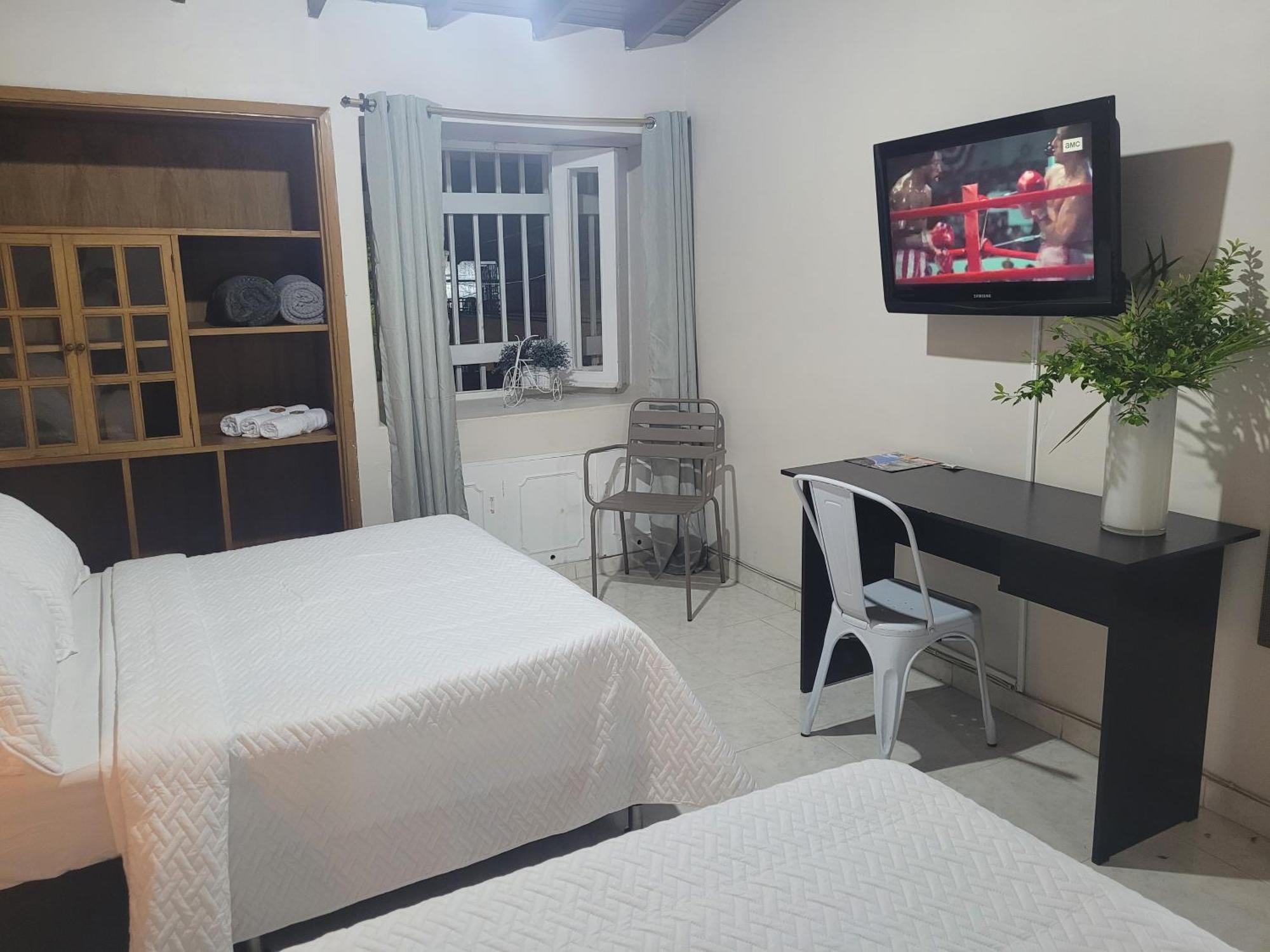 New Memphis Hostal Medellín Eksteriør billede