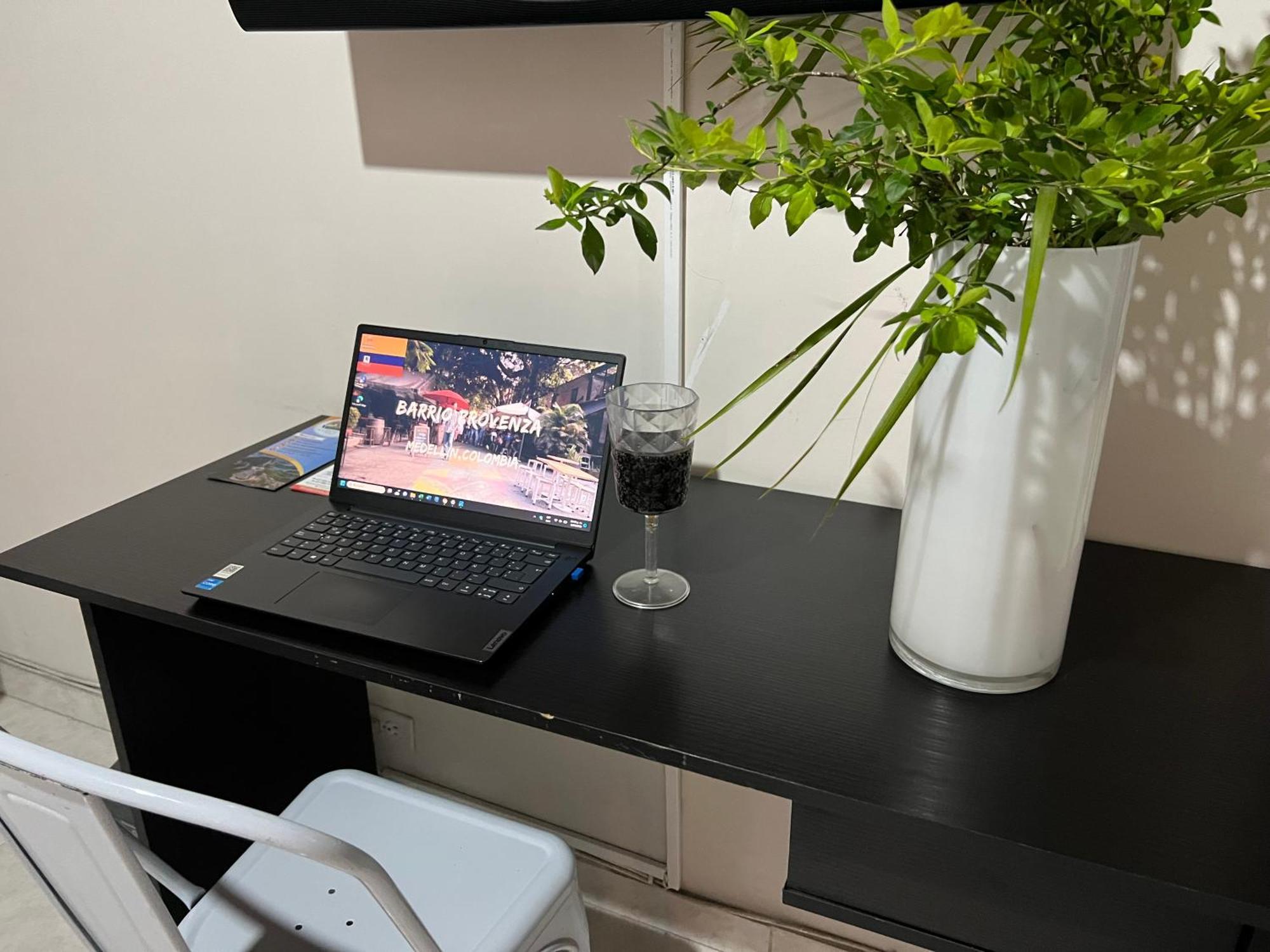 New Memphis Hostal Medellín Eksteriør billede
